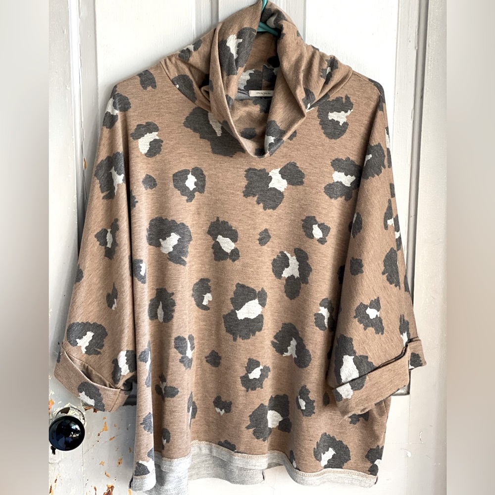 Sz Large cowl neck animal print